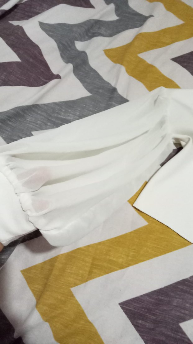 Beyaz Fırfırlı Uzun Kollu Mini Bluz - Görsel 2