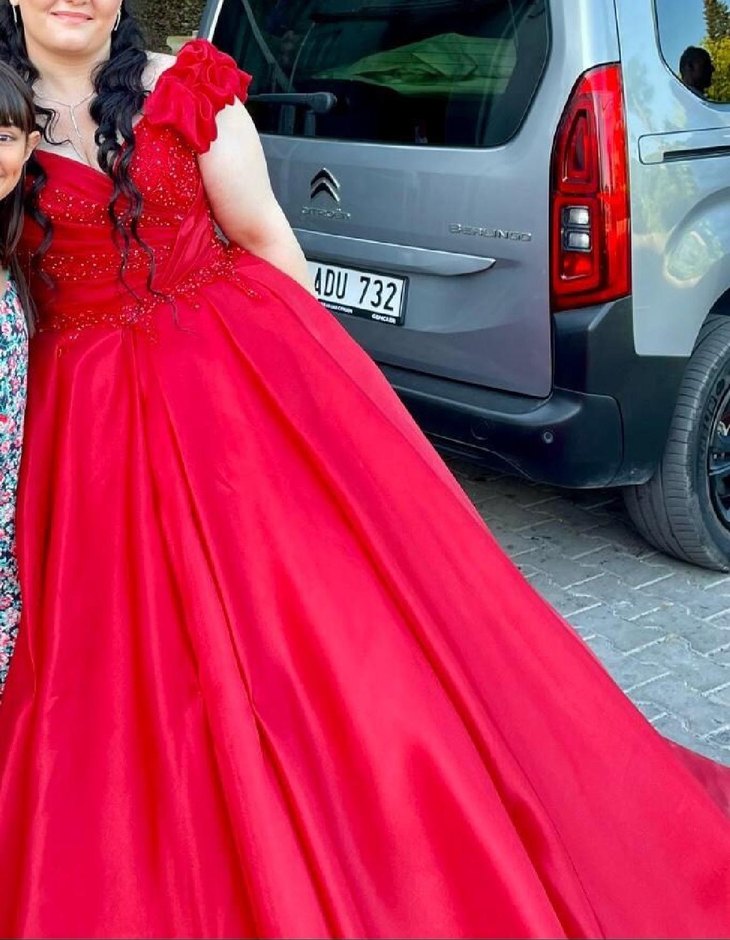 Kırmızı V Yaka Nakışlı Abiye Elbise - Görsel 2