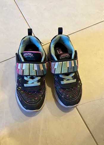 Skechers müzik çalan model