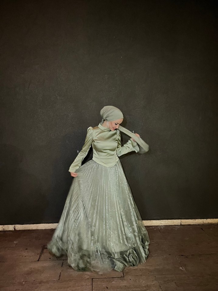 Uzun Drapeli Straplez Haki Kadın Elbise - Görsel 3