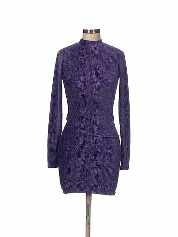 H&M Kısa Elbise %70 İndirimli.