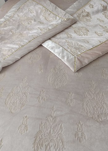 krem Nakışlı Beyaz Yatak Örtüsü - Görsel 4