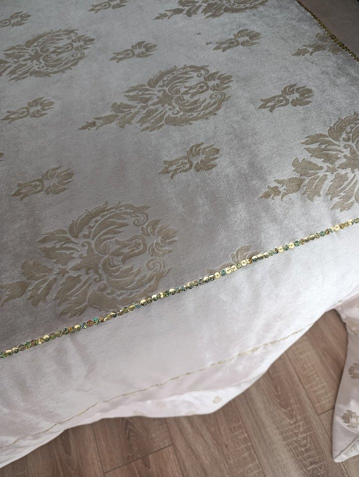 krem Nakışlı Beyaz Yatak Örtüsü - Görsel 2