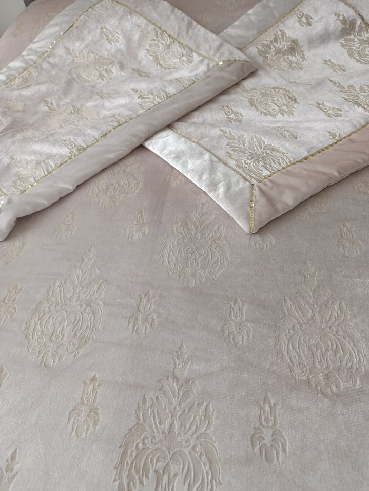 krem Nakışlı Beyaz Yatak Örtüsü - Görsel 4