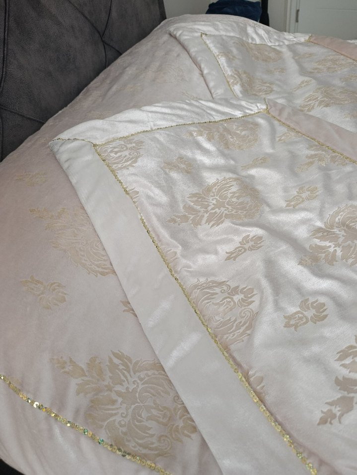krem Nakışlı Beyaz Yatak Örtüsü - Görsel 3