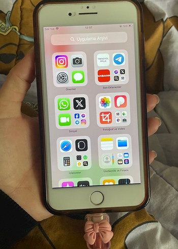 Phone 7 Plus , açık renk