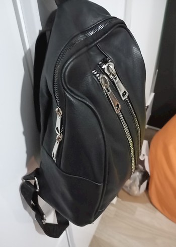 Siyah Deri Fermuarlı Biker Sırt Çantası - Görsel 3