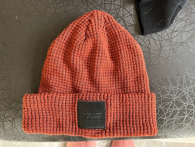 BERSHKA KİREMİT RENK KIŞLIK ŞAPKA