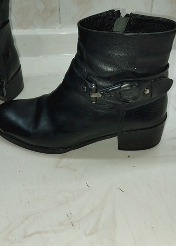 Siyah Deri Tokalı Kadın Bot - Görsel 3