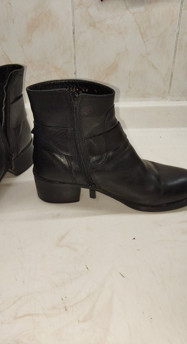 Siyah Deri Tokalı Kadın Bot - Görsel 4