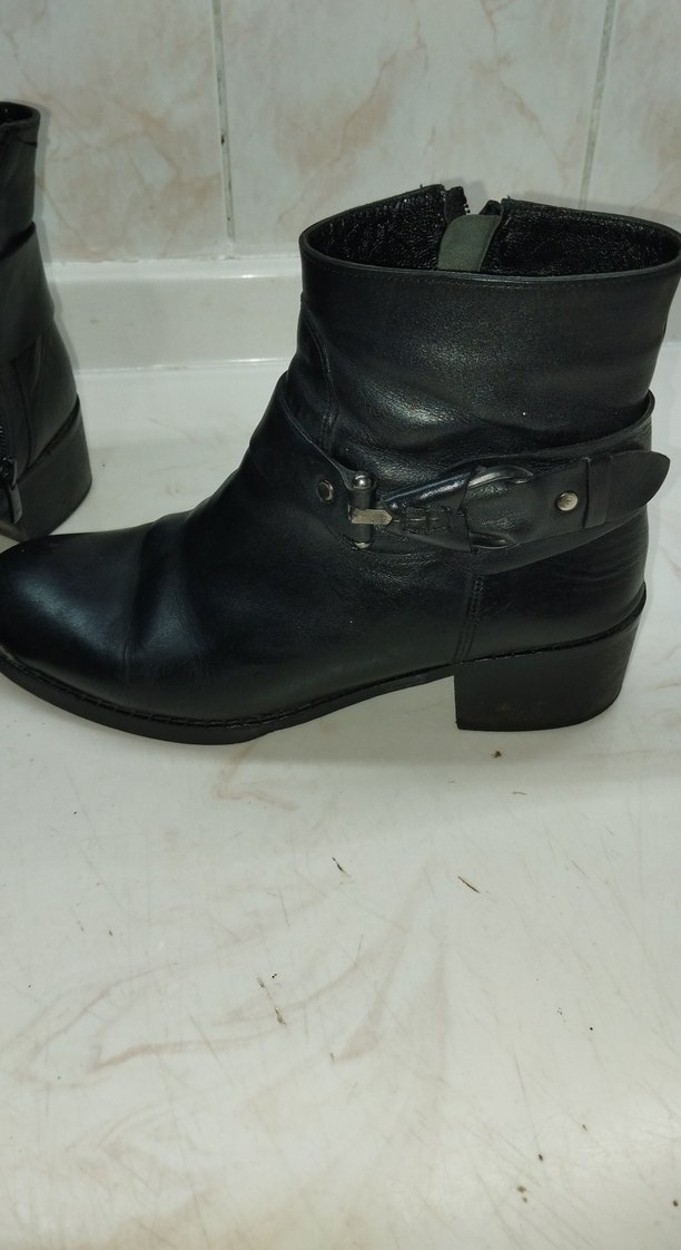 Siyah Deri Tokalı Kadın Bot - Görsel 3