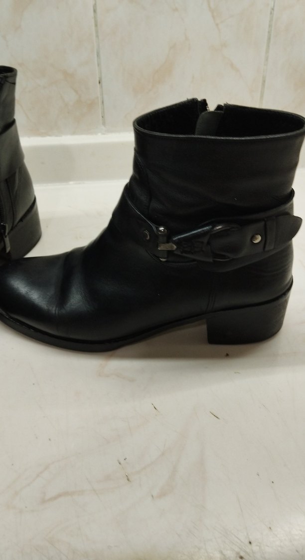 Siyah Deri Tokalı Kadın Bot - Görsel 2