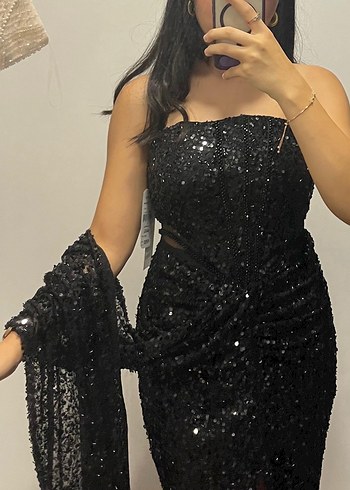 38 Beden Siyah Taşlı Straplez Elbise