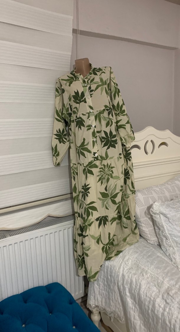 Uzun Kollu Yeşil Baskılı Keten Elbise - Görsel 4