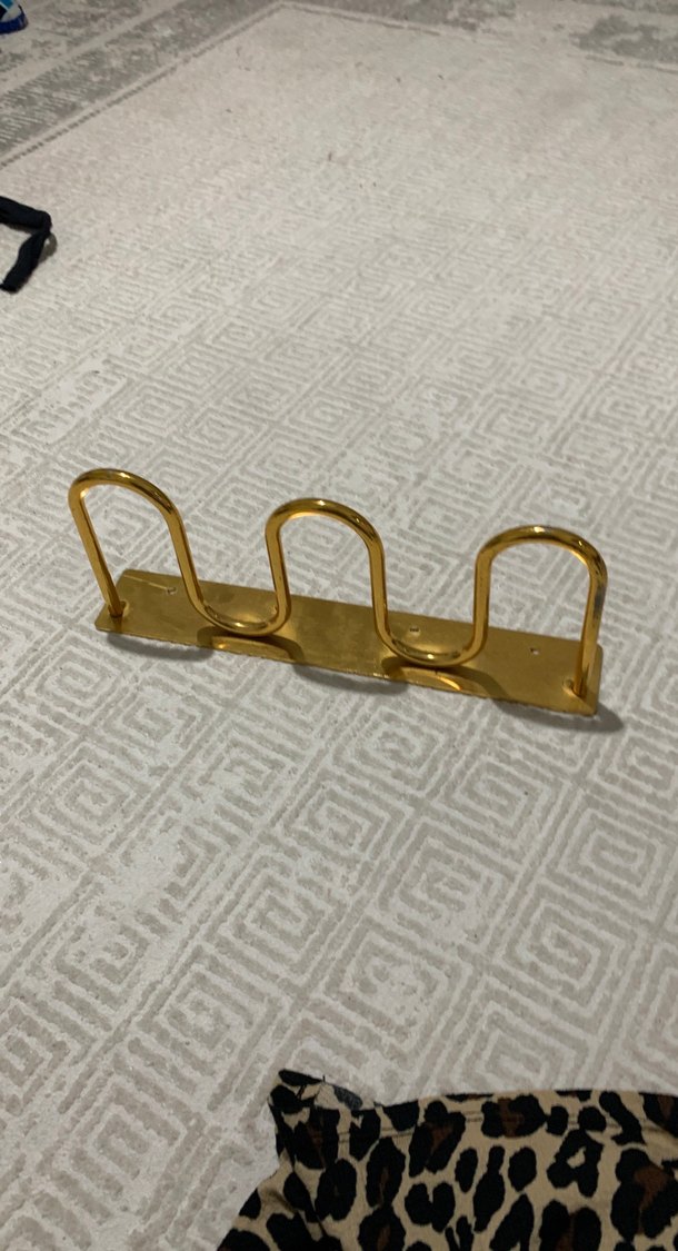 Parlak Altın Renkli Askılık - Görsel 2