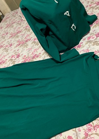 Uzun, V Yaka, Nakışlı Yeşil Emzirme Önlüğü - Görsel 2