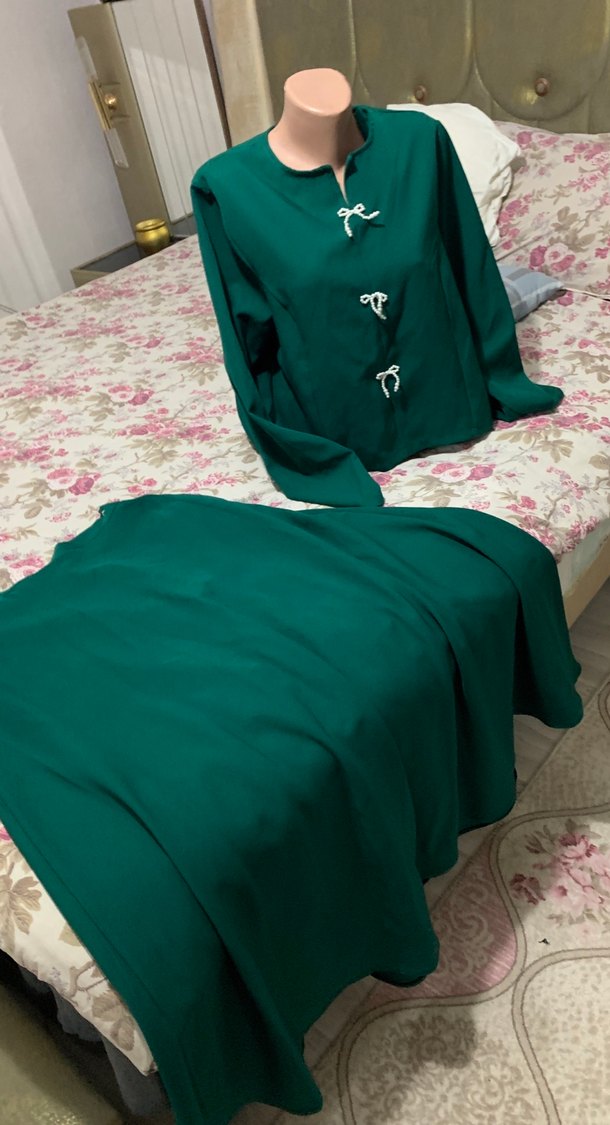 Uzun, V Yaka, Nakışlı Yeşil Emzirme Önlüğü - Görsel 3