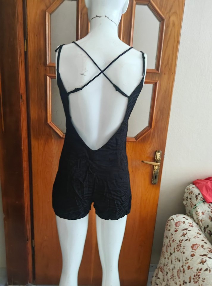 Siyah Mini Saten V Yaka Kadın Tulum - Görsel 4