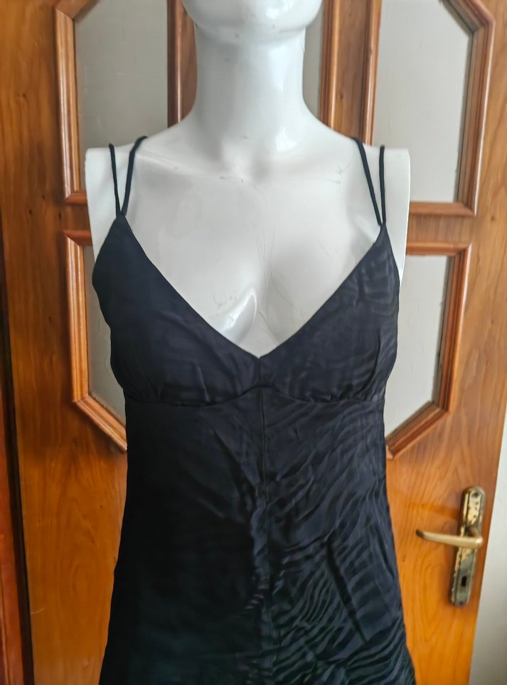 Siyah Mini Saten V Yaka Kadın Tulum - Görsel 2