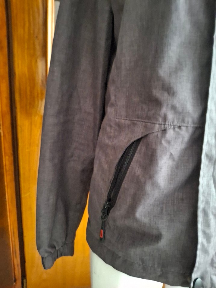 Gri Kapüşonlu Kadın Yağmurluk - Görsel 2