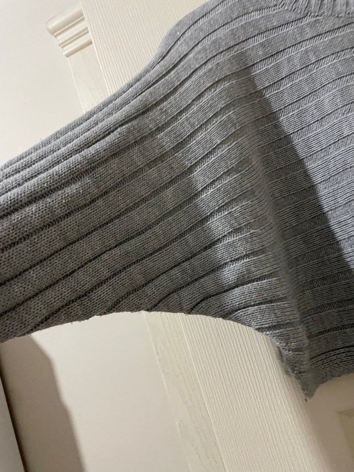 Gri V Yaka Triko Midi Elbise - Görsel 3