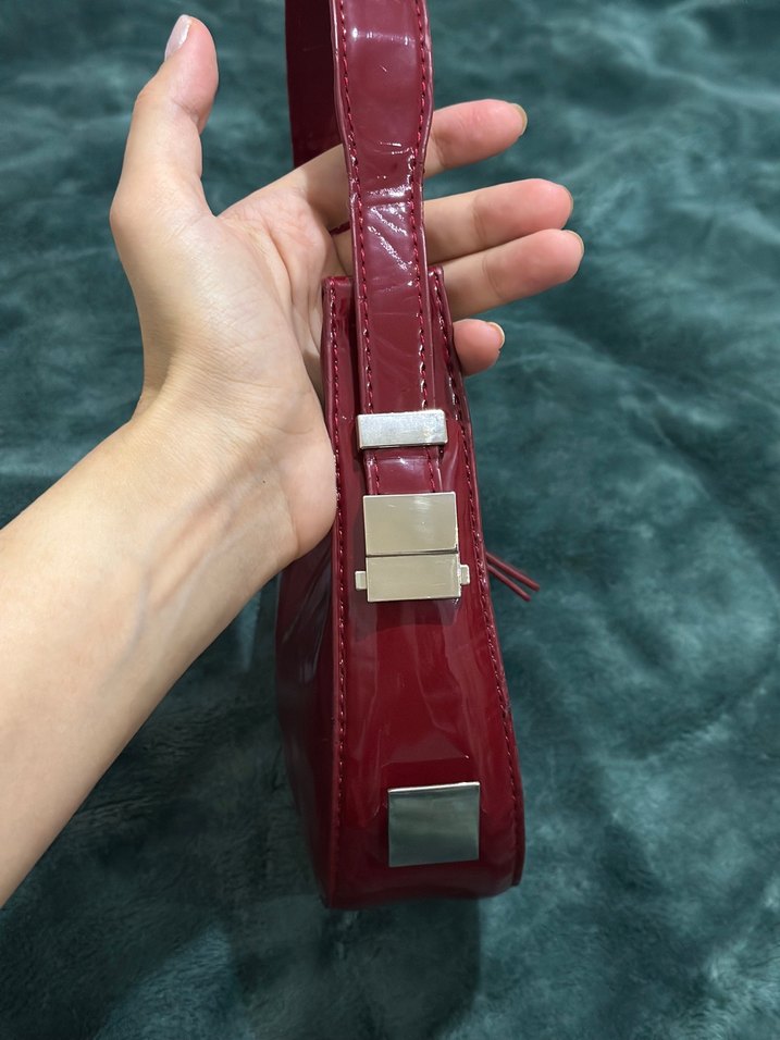 Kırmızı Deri Tokalı Kadın Çanta - Görsel 4