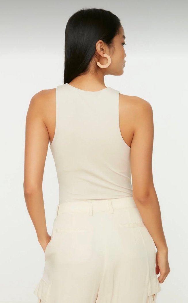 Bej Yüksek Kadın Atlet - Görsel 2