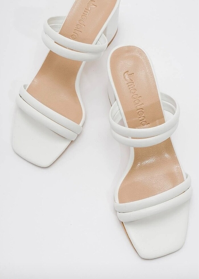 Beyaz topuklu terlik - Görsel 2
