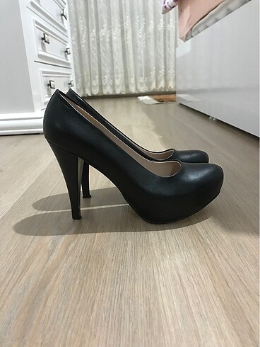 Kadın topuklu ayakkabı