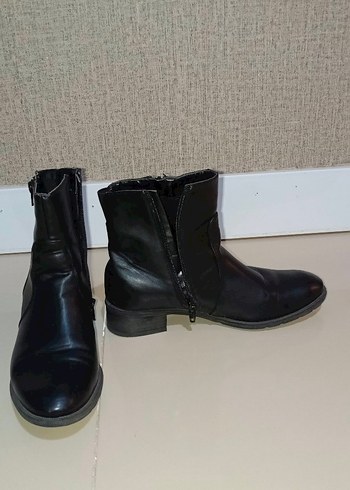 Deri Siyah Topuklu Kadın Bot - Görsel 4