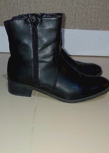 Deri Siyah Topuklu Kadın Bot - Görsel 2