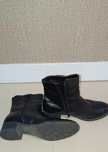 Deri Siyah Topuklu Kadın Bot - Görsel 3