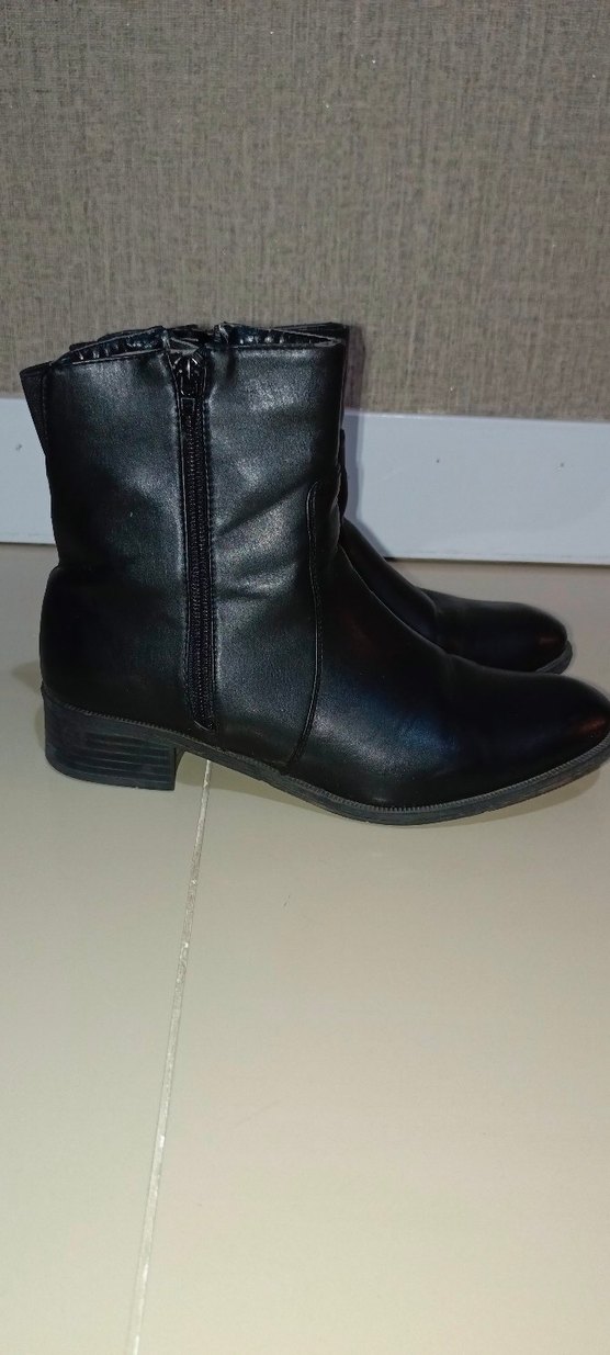 Deri Siyah Topuklu Kadın Bot - Görsel 2