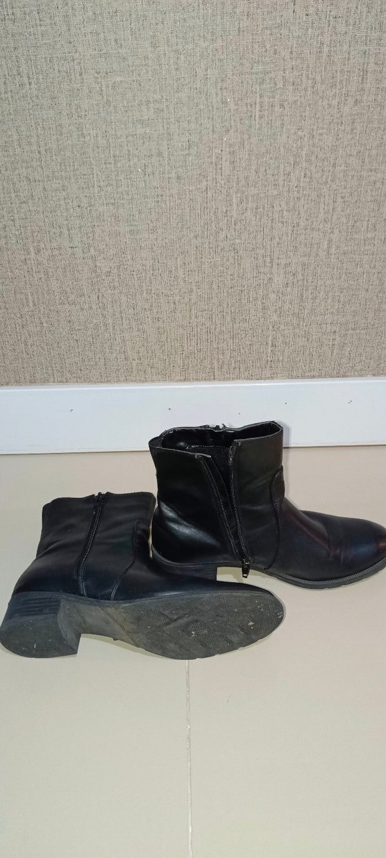 Deri Siyah Topuklu Kadın Bot - Görsel 3