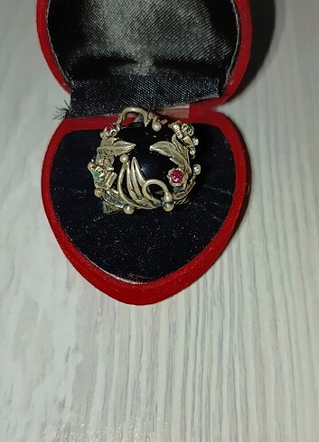 Otantik işlemeli siyah taşlı gümüş yüzük 