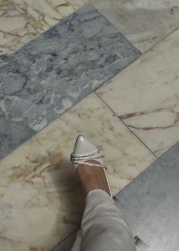 Beyaz Drapeli Stiletto Kadın Abiye Ayakkabı