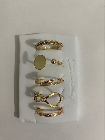 Stradivarius Adet olarak ve set olarak satılmaktadır
