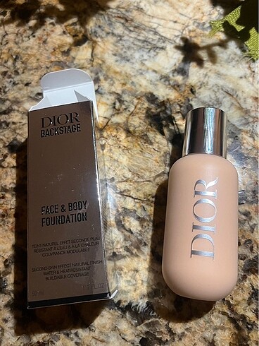 Dior Backstage Face & Body Fondöten