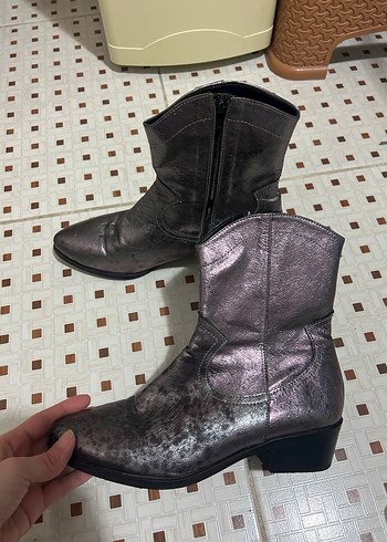 Kahverengi Yılan Desenli Kadın Deri Bot - Görsel 2