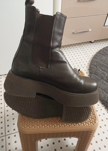 Kahverengi Deri Kadın Platform Bot - Görsel 3