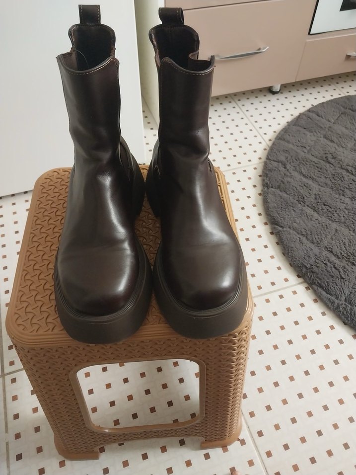 Kahverengi Deri Kadın Platform Bot - Görsel 4