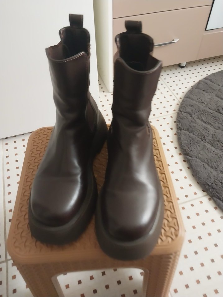 Kahverengi Deri Kadın Platform Bot - Görsel 2