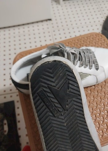 Gri Yılan Desenli Beyaz Kadın Spor Ayakkabı - Görsel 2