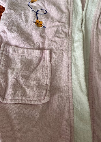 Kız Çocuk Nakışlı Pembe Kapüşonlu Bornoz - Görsel 4