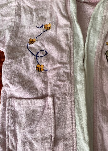 Kız Çocuk Nakışlı Pembe Kapüşonlu Bornoz - Görsel 3