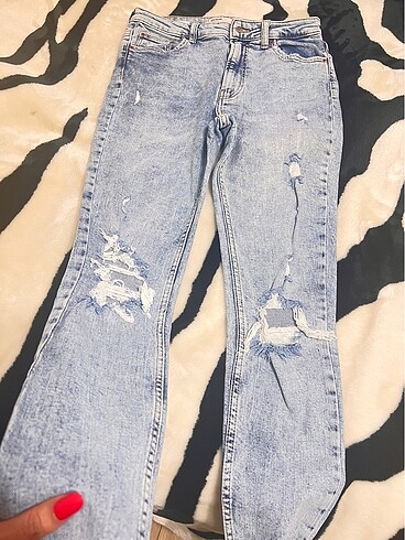Bershka Yırtık jean