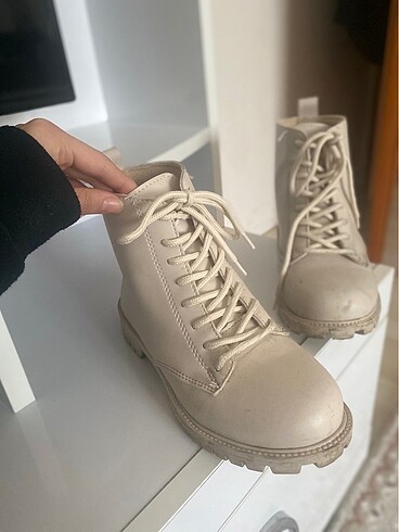 LC Waikiki Krem bot