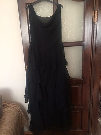 Siyah Fırfırlı Elbise