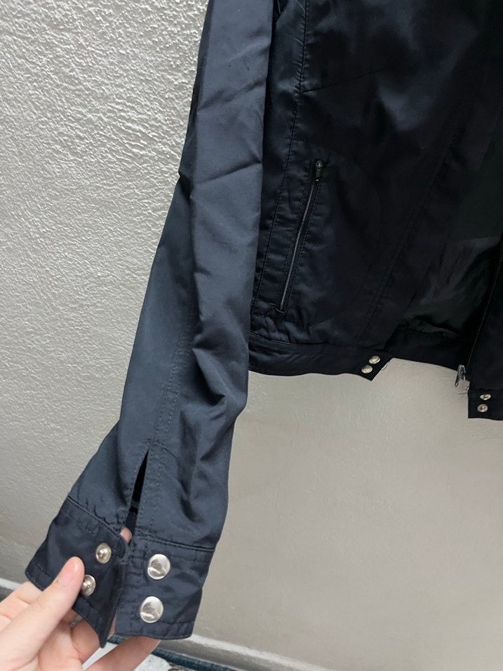 Siyah fermuarlı ceket - Görsel 2