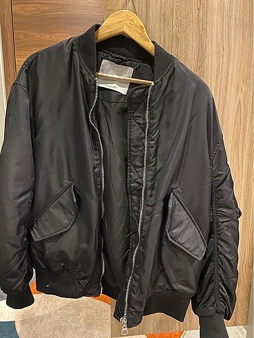 (İNDİRİM YAPARIM) BERSHKA BOMBER MONT